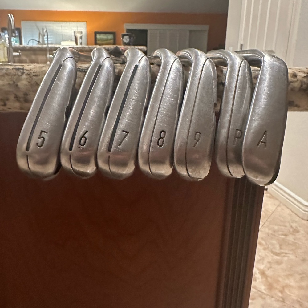 Taylormade m4 2021 irons 5-aw (REQUEST OFFERS)